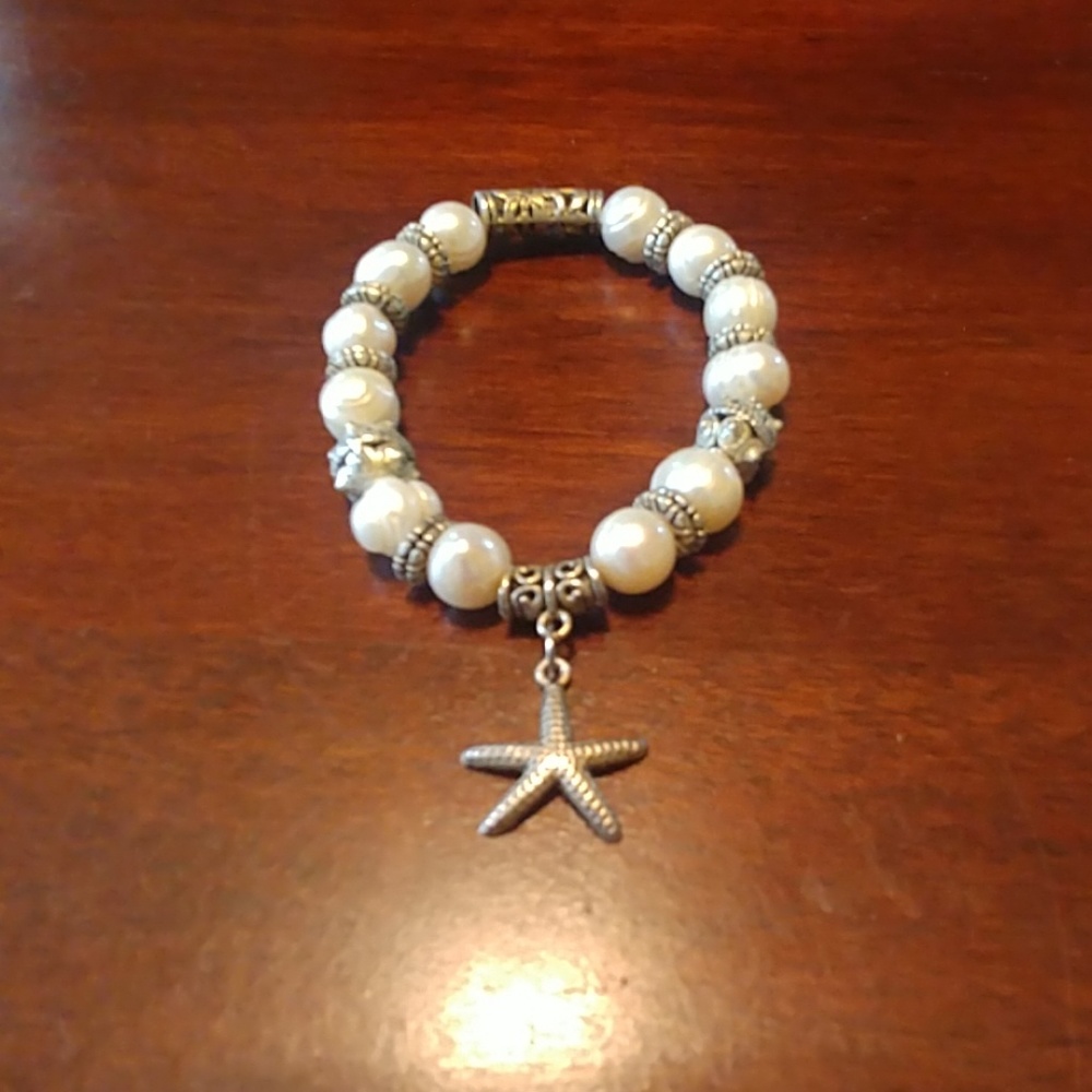 Pearl and starfish bracelet for a mermaid